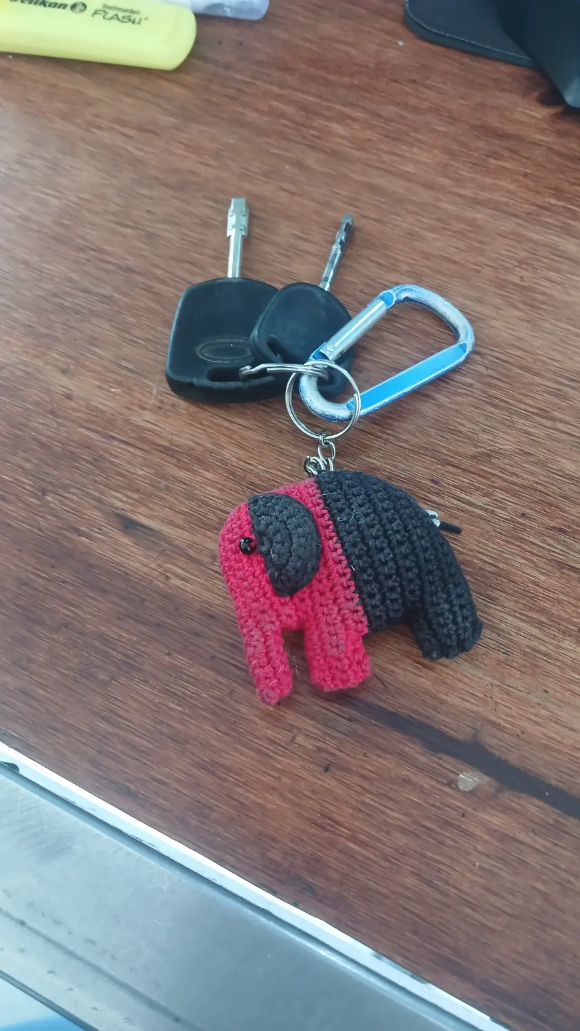 Llaves con llavero de elefante