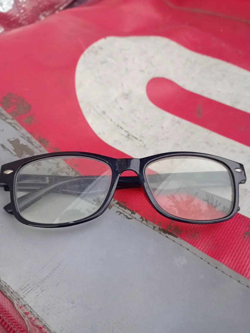 Lentes de marco negro