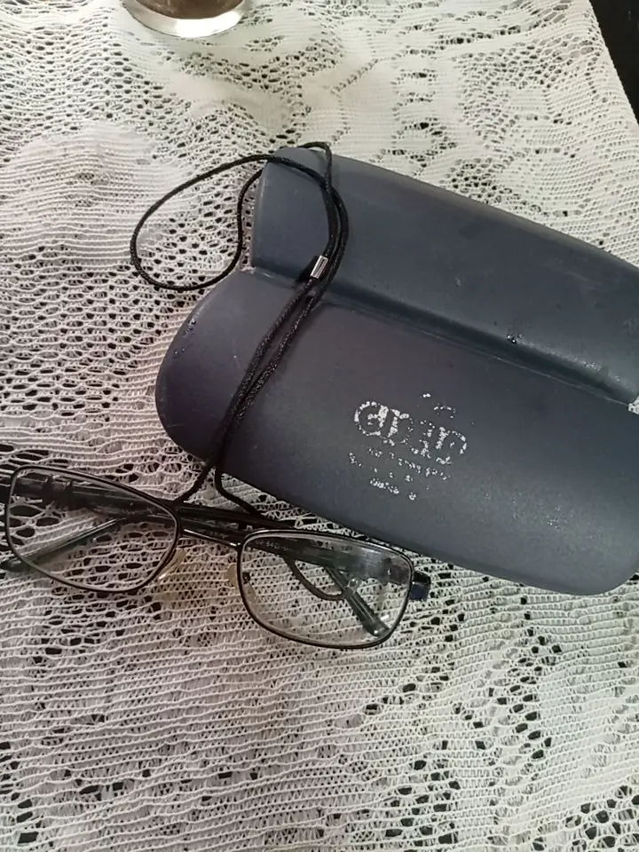 Anteojos recetados con estuche