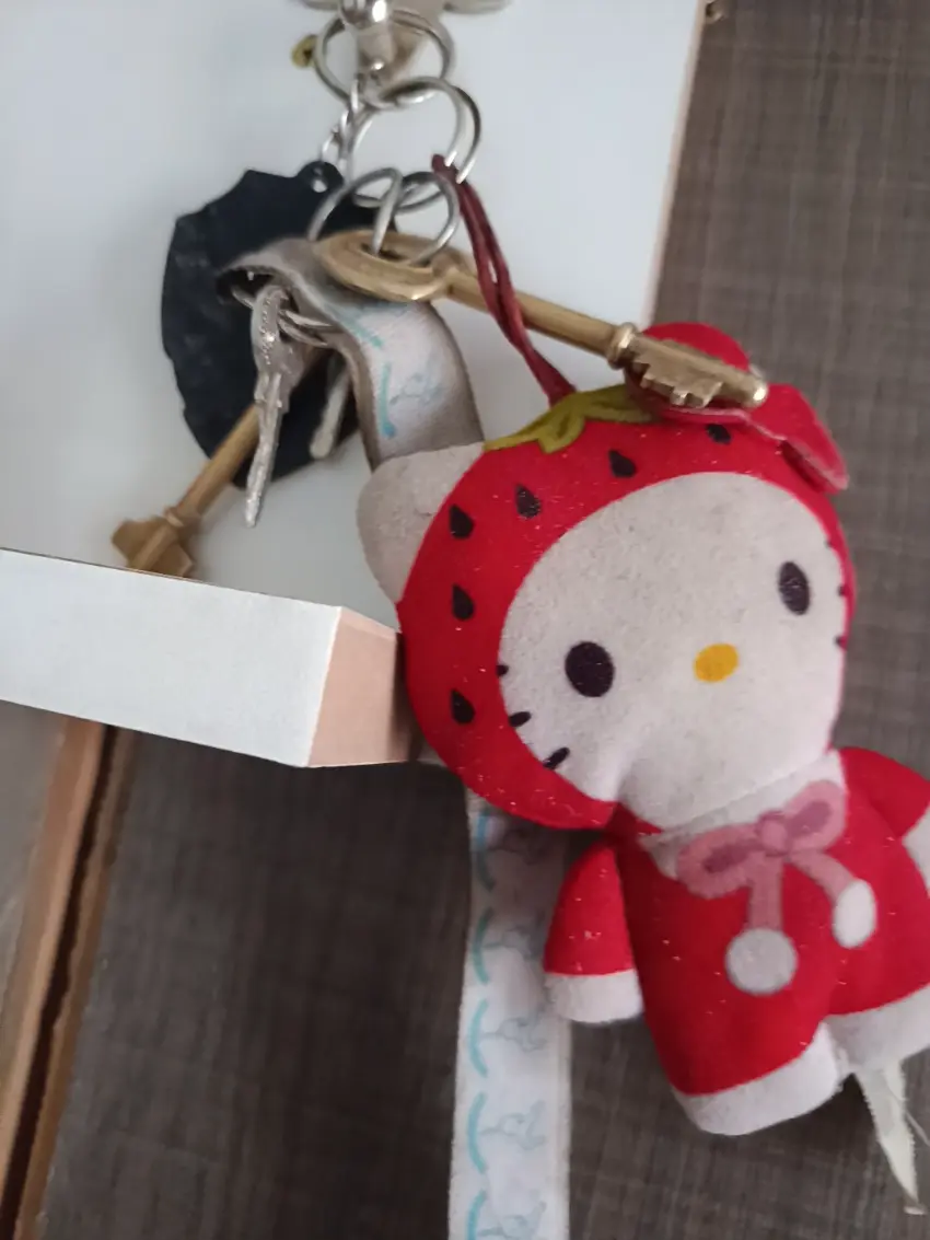 Llaves con llavero de Hello Kitty