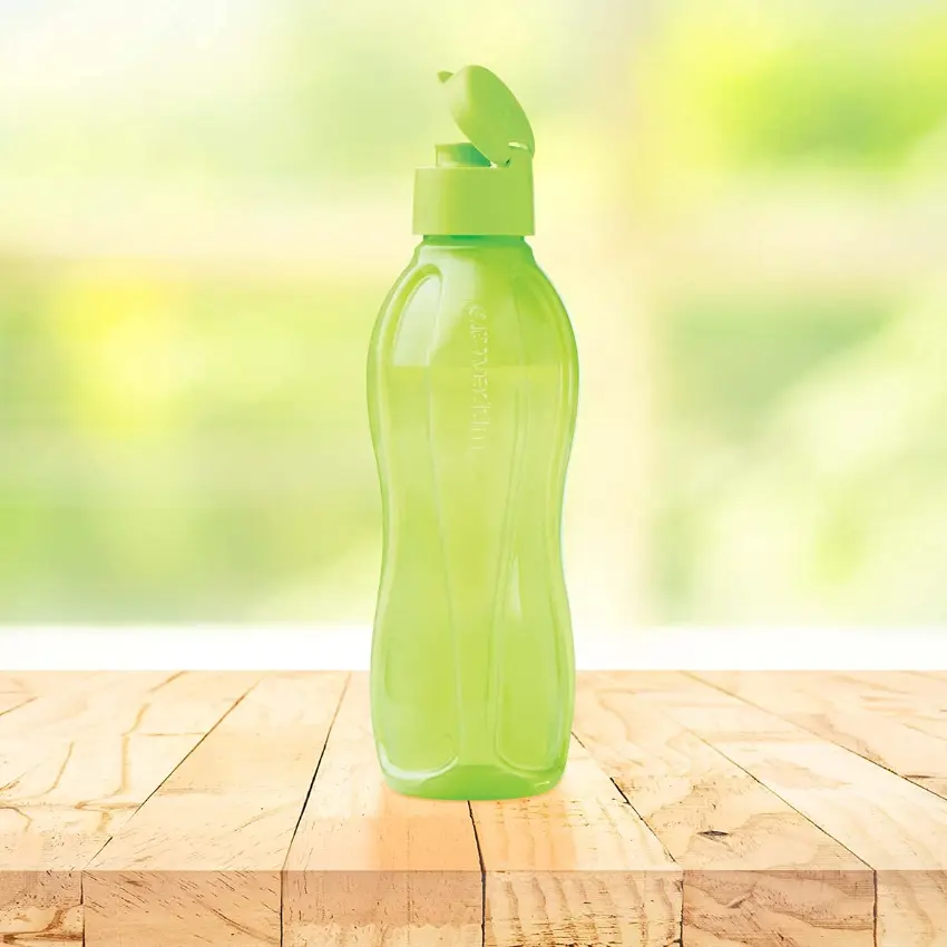 Botella de plastico verde